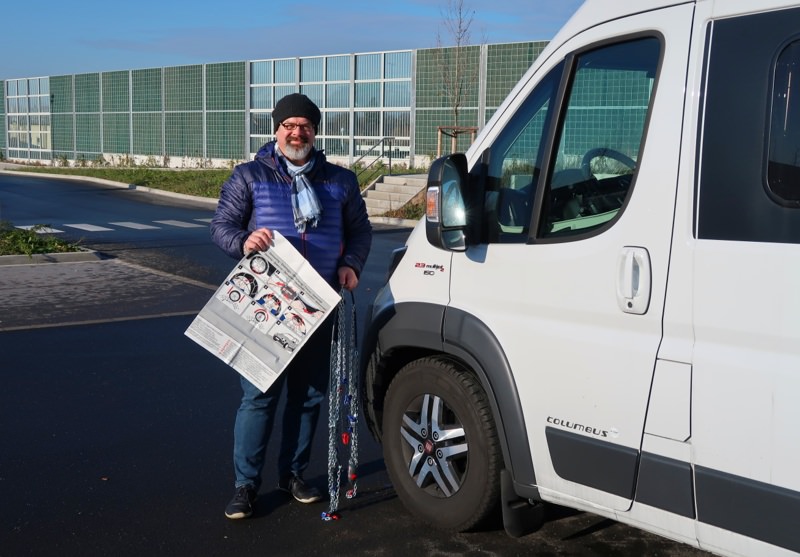 Schneeketten montiert Schneeketten Wohnmobil