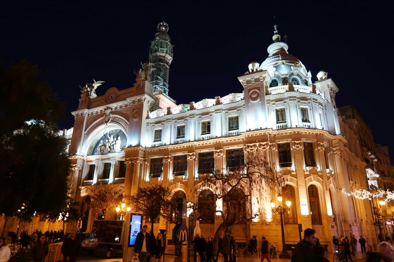 Spanien mit dem Wohnmobil Valencia bei Nacht